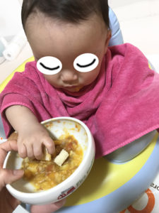 生後9か月つかみ食べ